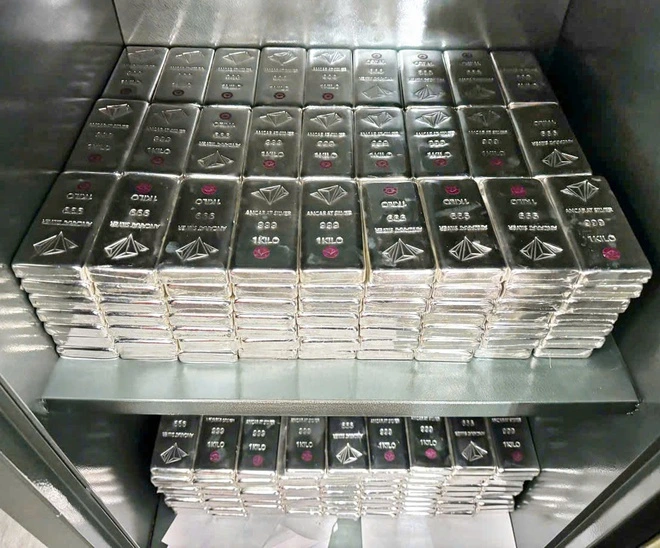 Giá vàng sáng 27.4 đứng im, giá bạc giảm nhẹ - Ảnh 1