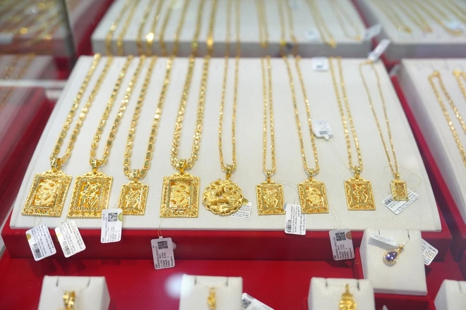 Giá vàng sáng 25.4 bật tăng, chênh thế giới hơn 19 triệu/lượng - Ảnh 1