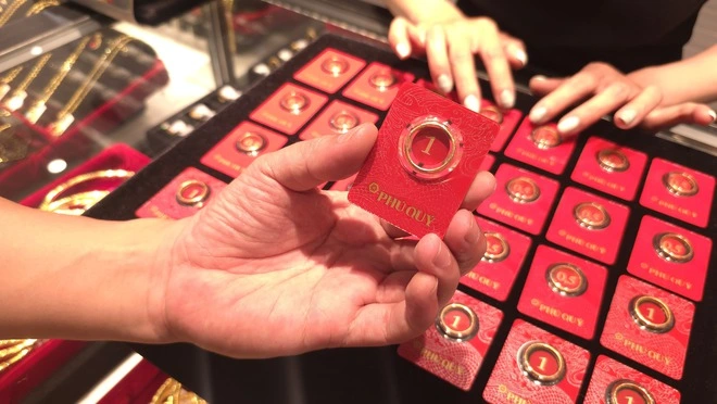 Giá vàng sáng 28.4 giảm, vẫn chênh thế giới hơn 20 triệu/lượng - Ảnh 1