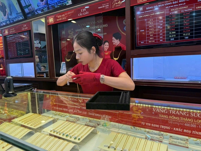 Giá vàng, giá bạc sáng 10.4 đồng loạt bật tăng - Ảnh 1