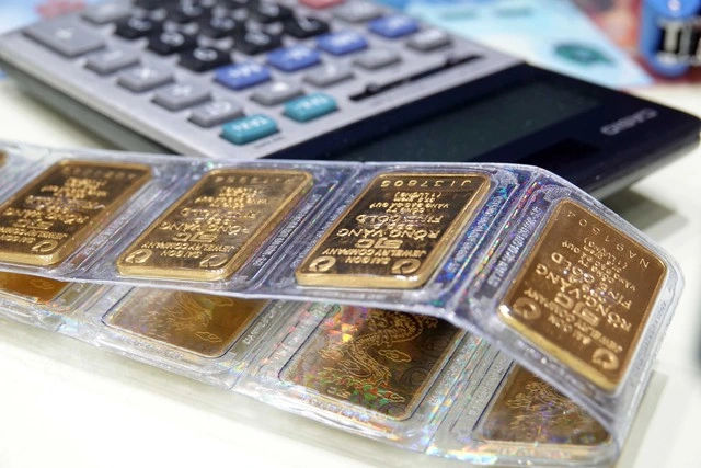 Giá vàng hôm nay 16.4.2026: Mua vào- bán ra chênh nhau 4 triệu đồng - Ảnh 1