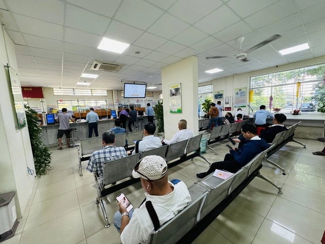 Nóng: Từ ngày 27.4, người dân TP.HCM sẽ không còn được chứng thực tại 112 phường, xã - Ảnh 1