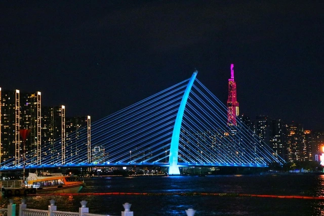 Tìm phương án chiếu sáng 3D chợ Bến Thành, cầu Ba Son... - Ảnh 1