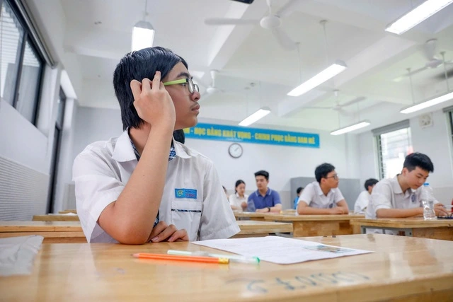 Thu nhập dạy thêm của giáo viên phải kê khai, nộp thuế - Ảnh 1