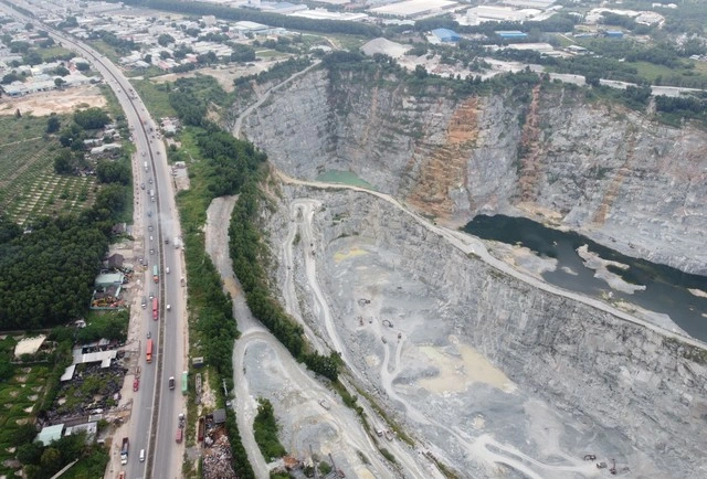 TP.HCM đấu giá thành công 4 mỏ đá, thu về cho ngân sách gần 1.200 tỉ đồng - Ảnh 1