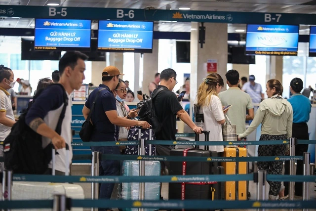 Sân bay Tân Sơn Nhất tăng tần suất lên 46 chuyến bay/giờ cao điểm lễ 30.4 - Ảnh 1