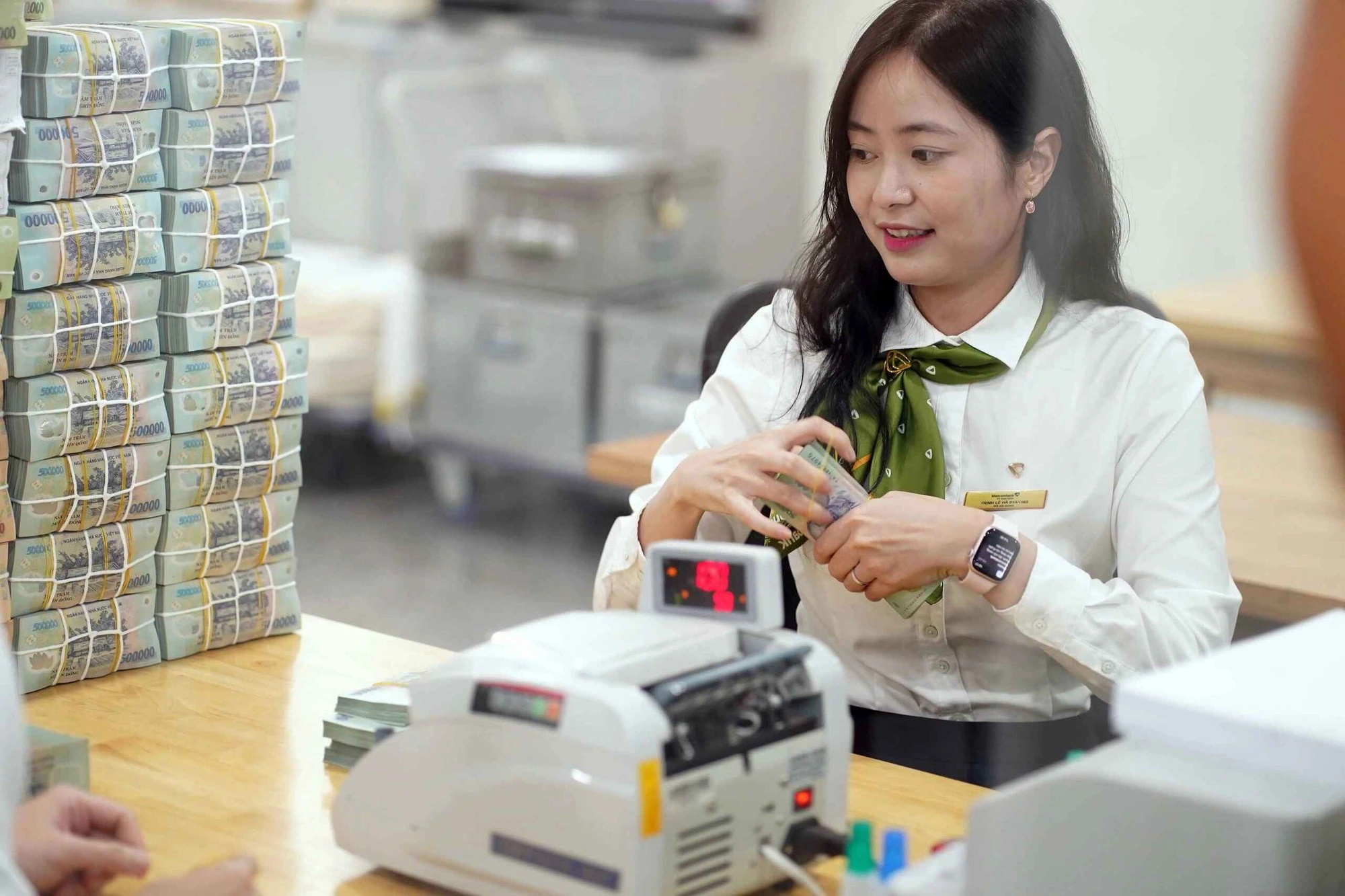 Cuộc đua lãi suất huy động vẫn tiếp tục - Ảnh 1