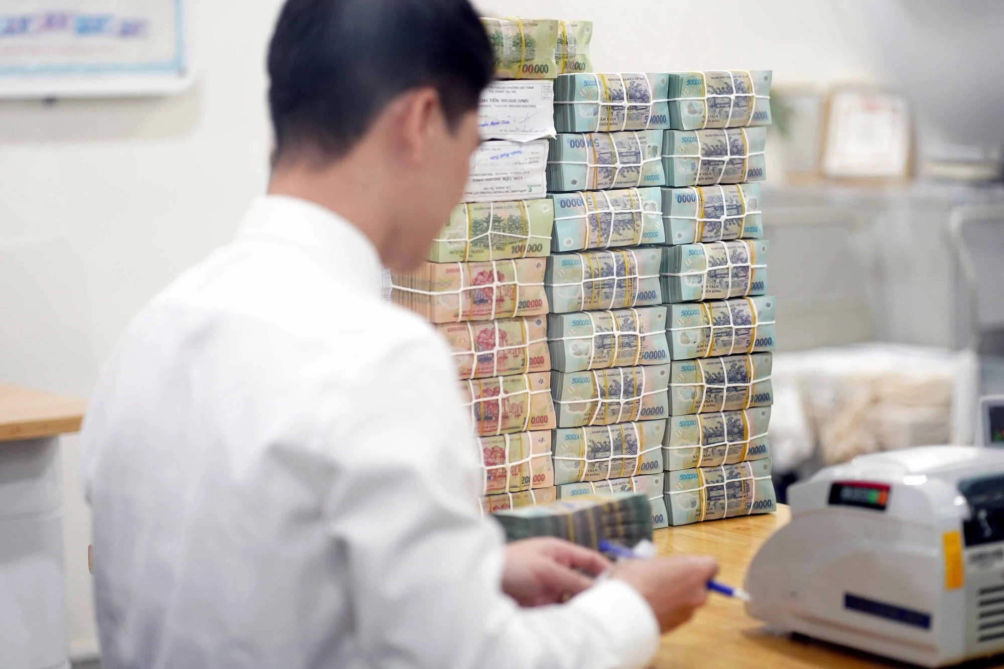 Dòng tiền 'ngó lơ' tiết kiệm? - Ảnh 1