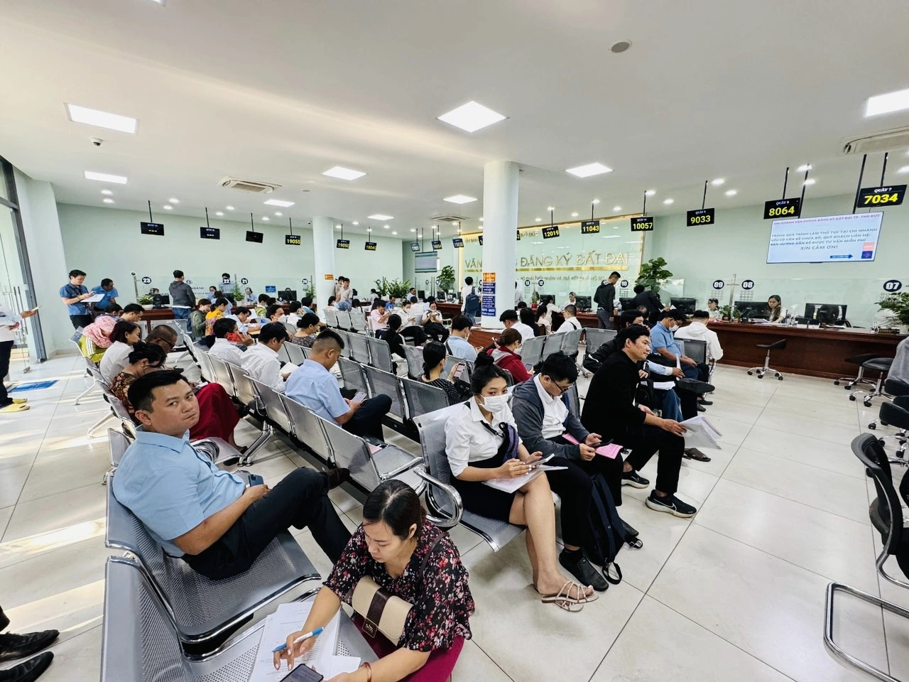 Bỏ công chứng, giao dịch bất động sản có rủi ro? - Ảnh 1