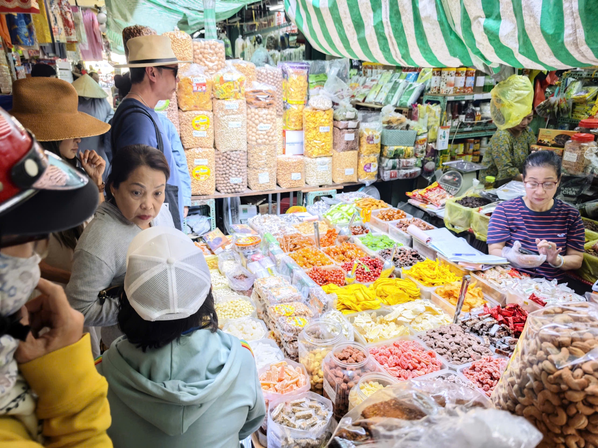 Hộ kinh doanh rối vì 'nhảy nhóm' - Ảnh 1