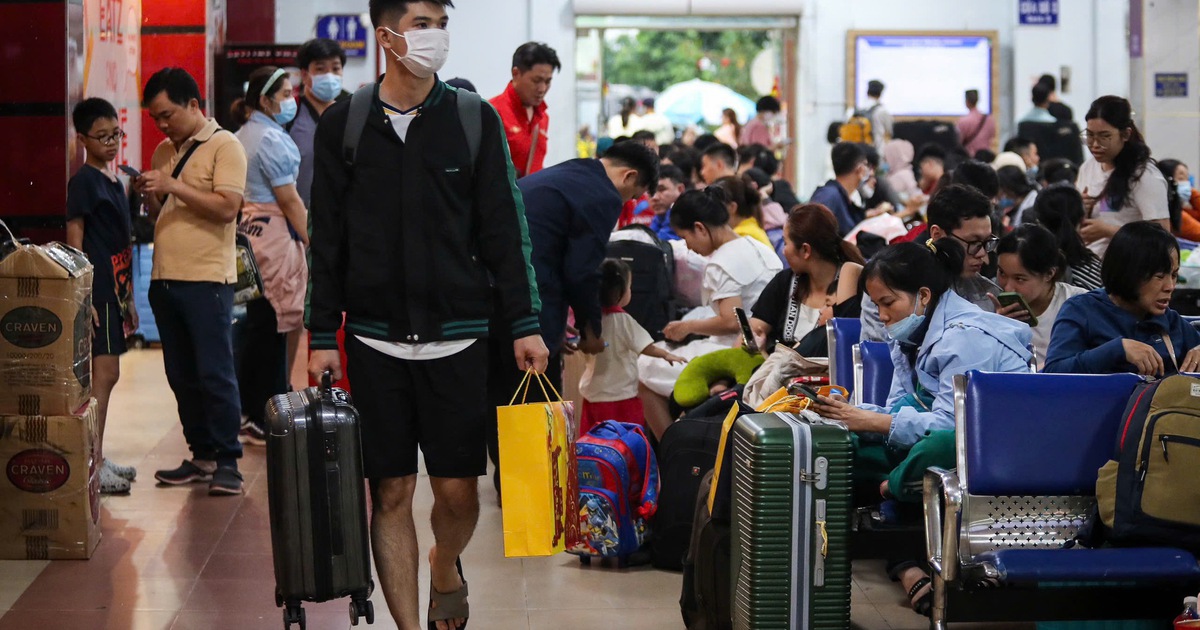 Vé máy bay, tàu xe lễ 'nóng' hầm hập