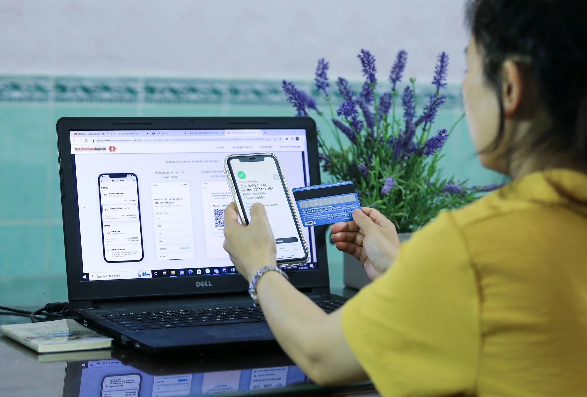 Có nên hạn chế chuyển số tiền lớn qua online? - Ảnh 1