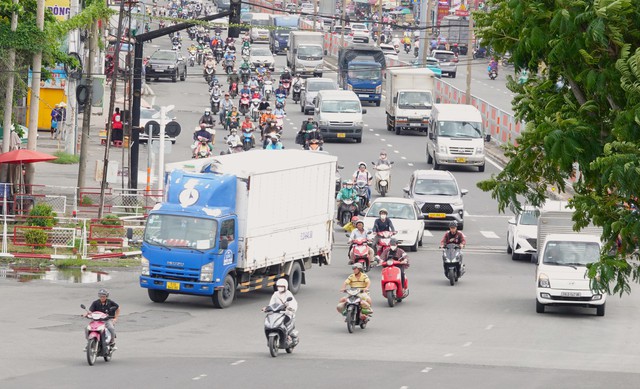 Chi phí sửa chữa đường bộ đội lên gần 1.000 tỉ, nhiều nhà thầu dừng thi công - Ảnh 1