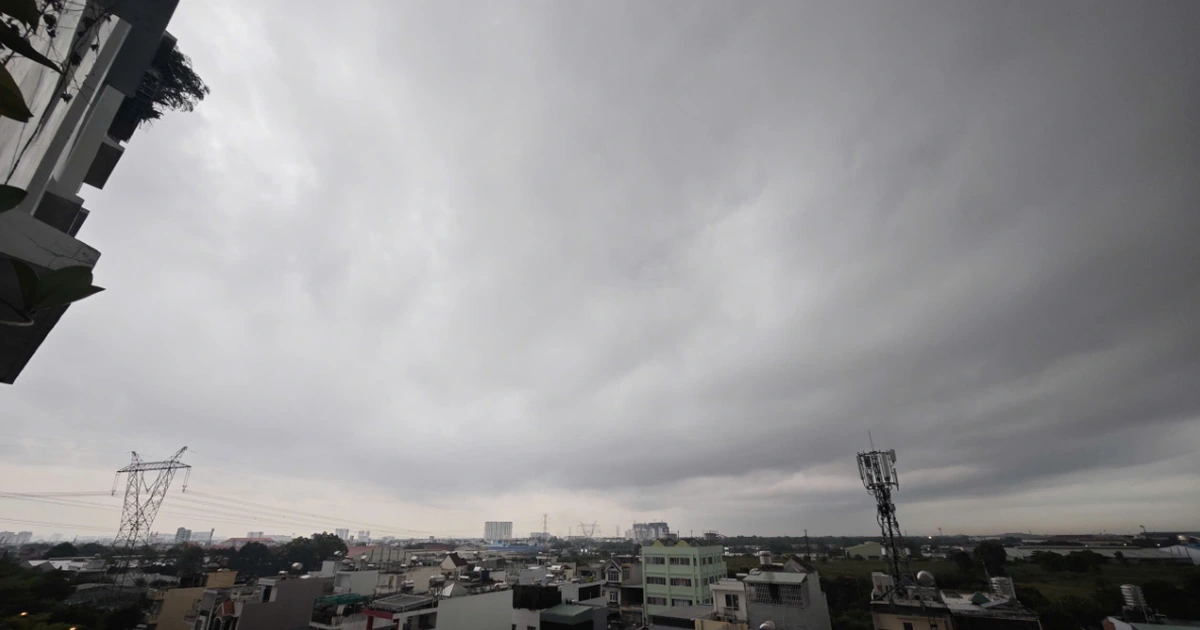 Hôm nay, TP.HCM có mưa trái mùa, tuần sau nắng nóng gia tăng