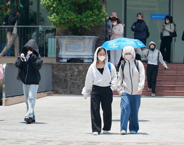 Nắng nóng gay gắt quay lại - Ảnh 1