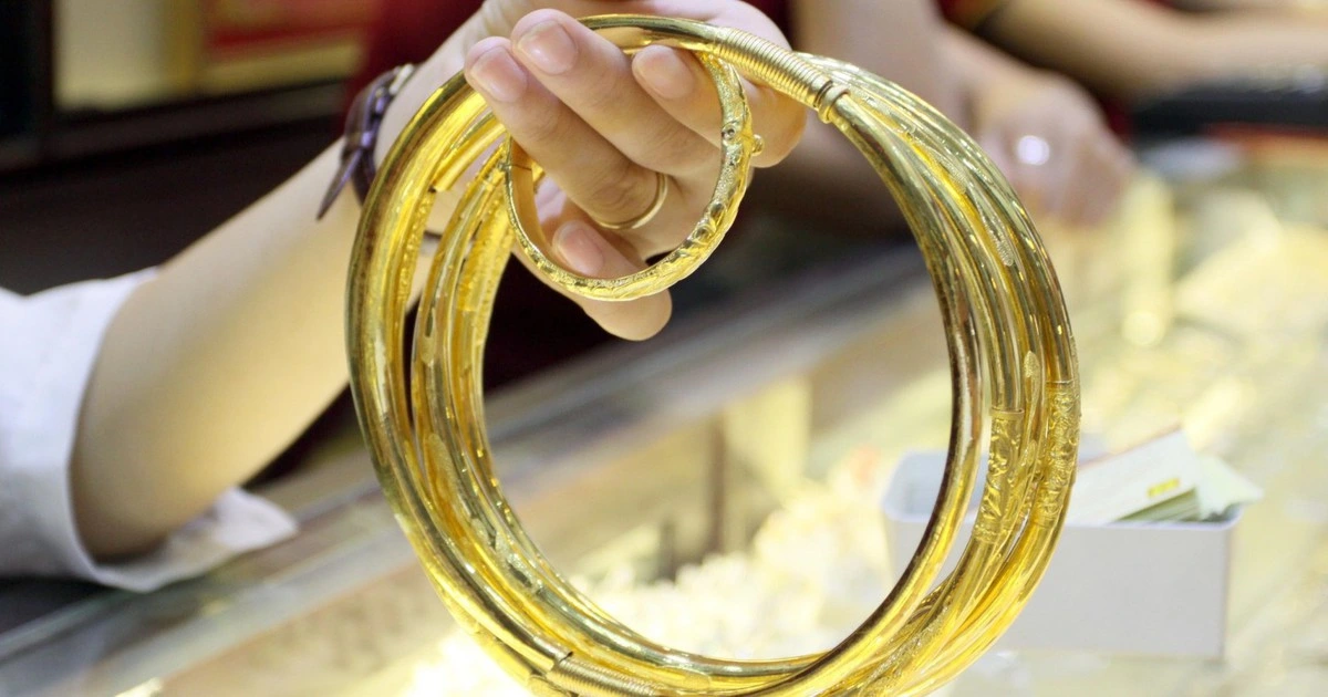 Giá vàng liên tiếp giảm sau 'cú' tăng mạnh đầu ngày