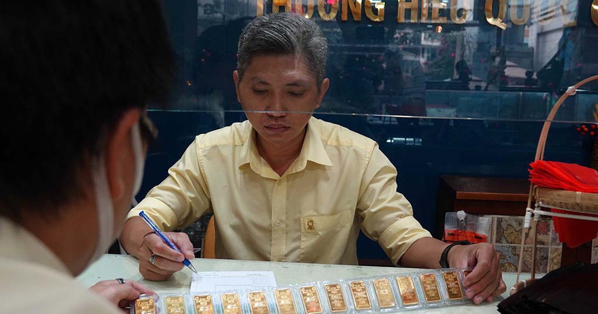 'Ôm' vàng vẫn lỗ