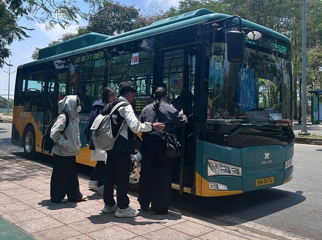 Miễn phí xe buýt, cơ hội đột phá giao thông công cộng TP.HCM - Ảnh 2