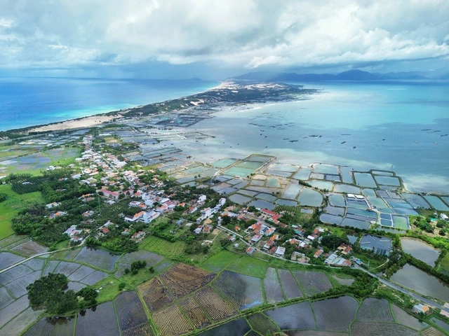 Khánh Hòa gỡ vướng giải phóng mặt bằng Khu kinh tế Vân Phong - Ảnh 1