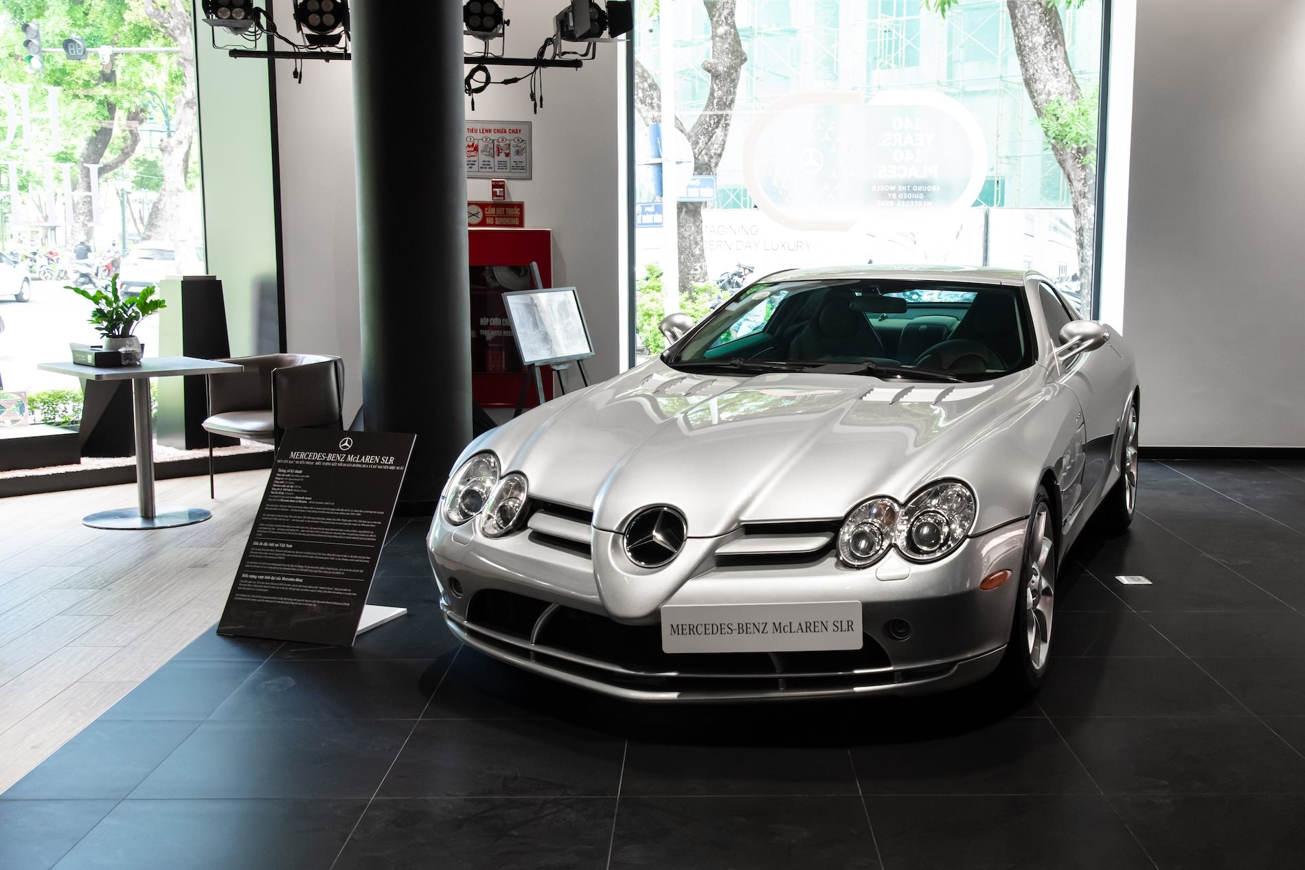 Đoàn xe kỷ niệm 140 năm của Mercedes-Benz dừng chân tại Hà Nội - Ảnh 4