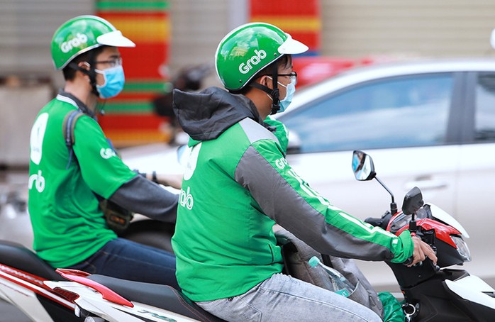 Hà Nội dự kiến siết phạm vi xe ôm, shipper chạy xe xăng - Ảnh 1