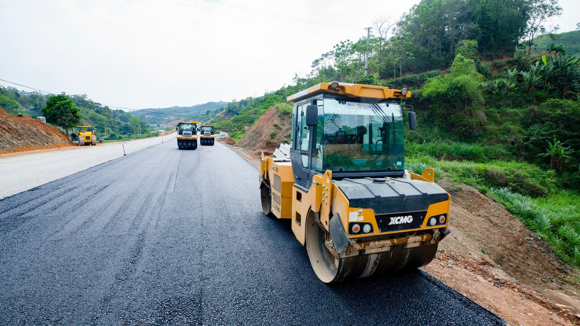 Hàng ngàn công nhân bám công trường tại các dự án trọng điểm dịp nghỉ lễ 30-4, 1-5 - Ảnh 4