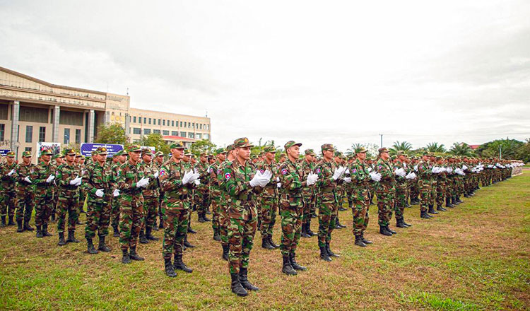 Ông Hun Sen ký luật mới: Nam thanh niên Campuchia bắt buộc nhập ngũ, trốn nghĩa vụ bị phạt tù - Ảnh 1
