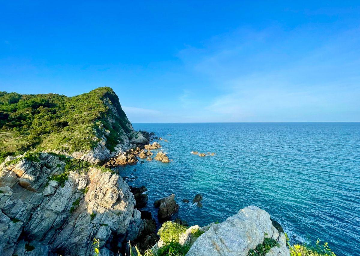 Việt Nam có vịnh biển vừa được Mỹ xếp top 3 Đông Nam Á, hòn đảo đẹp nhất cách Hà Nội vài giờ chạy xe nhưng lại vắng hoe - Ảnh 3