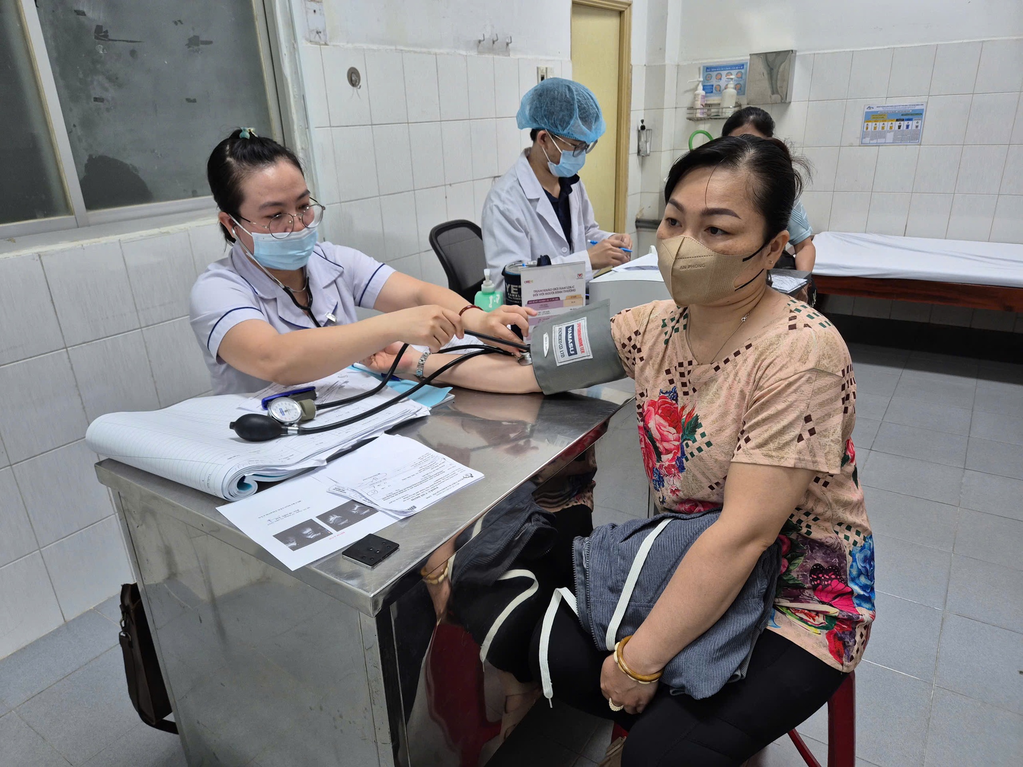 Từ 15-5, đóng BHYT cho người lao động thấp hơn mức quy định bị xử phạt ra sao? - Ảnh 1