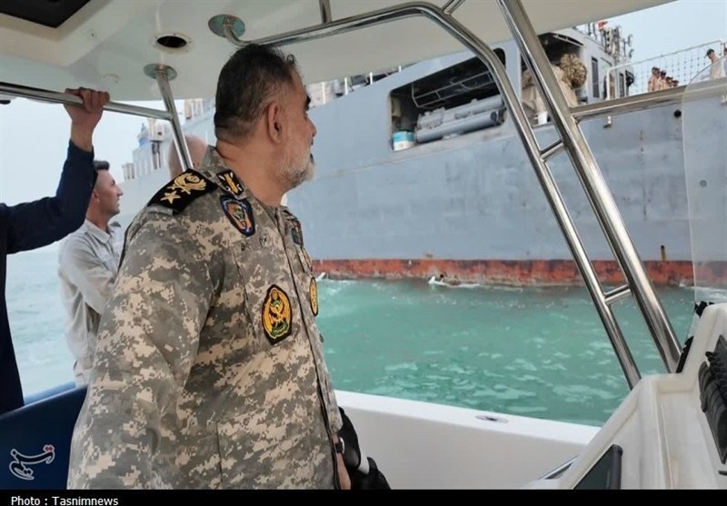 Iran bày trận "tàu ngầm cá heo" dưới đáy biển Hormuz, cảnh báo Anh - Pháp - Ảnh 1