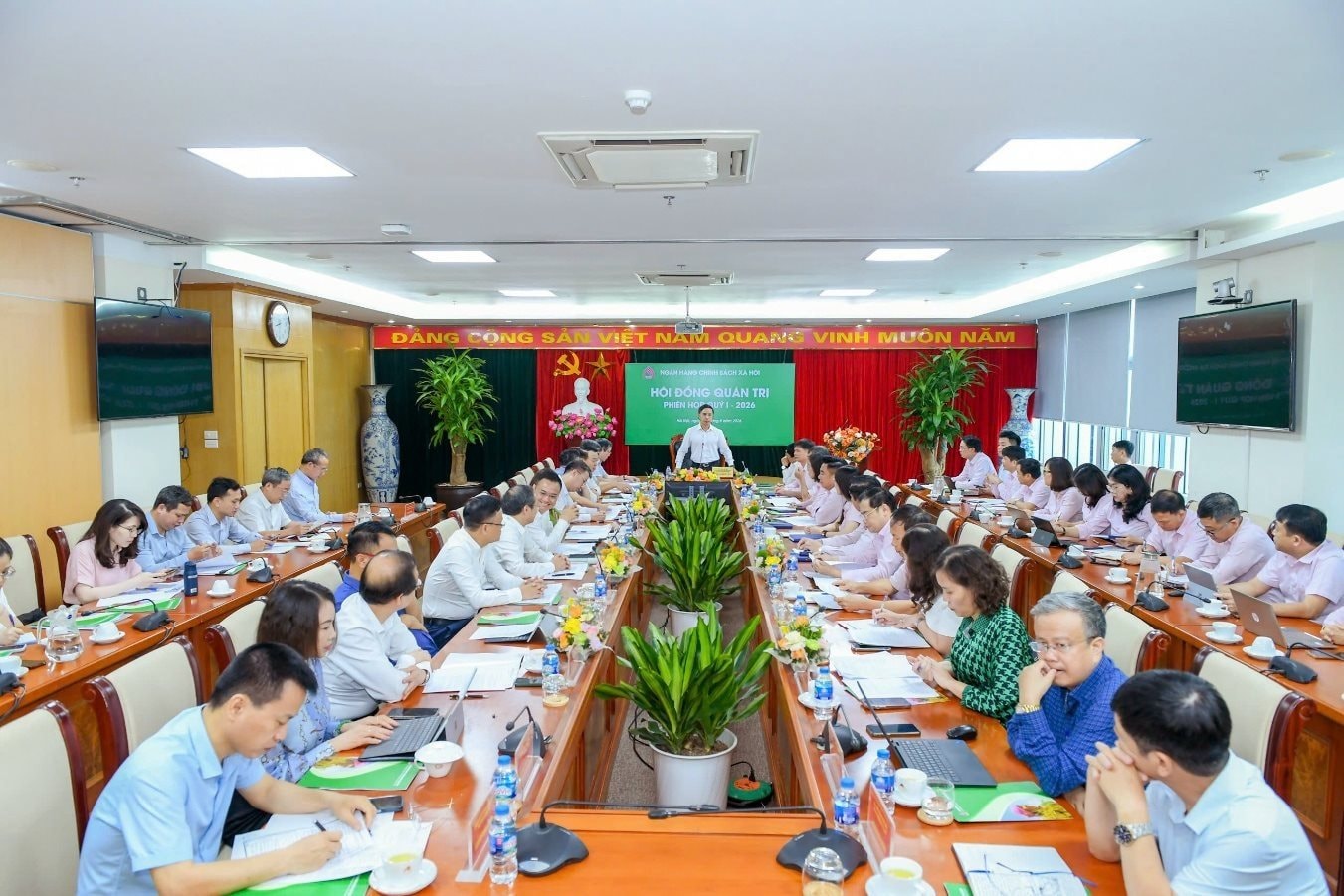 Một ngân hàng ghi nhận tăng trưởng tín dụng cao nhất lịch sử: Hơn 6,7 triệu hộ gia đình hưởng lợi, được Thống đốc khen ngợi - Ảnh 1