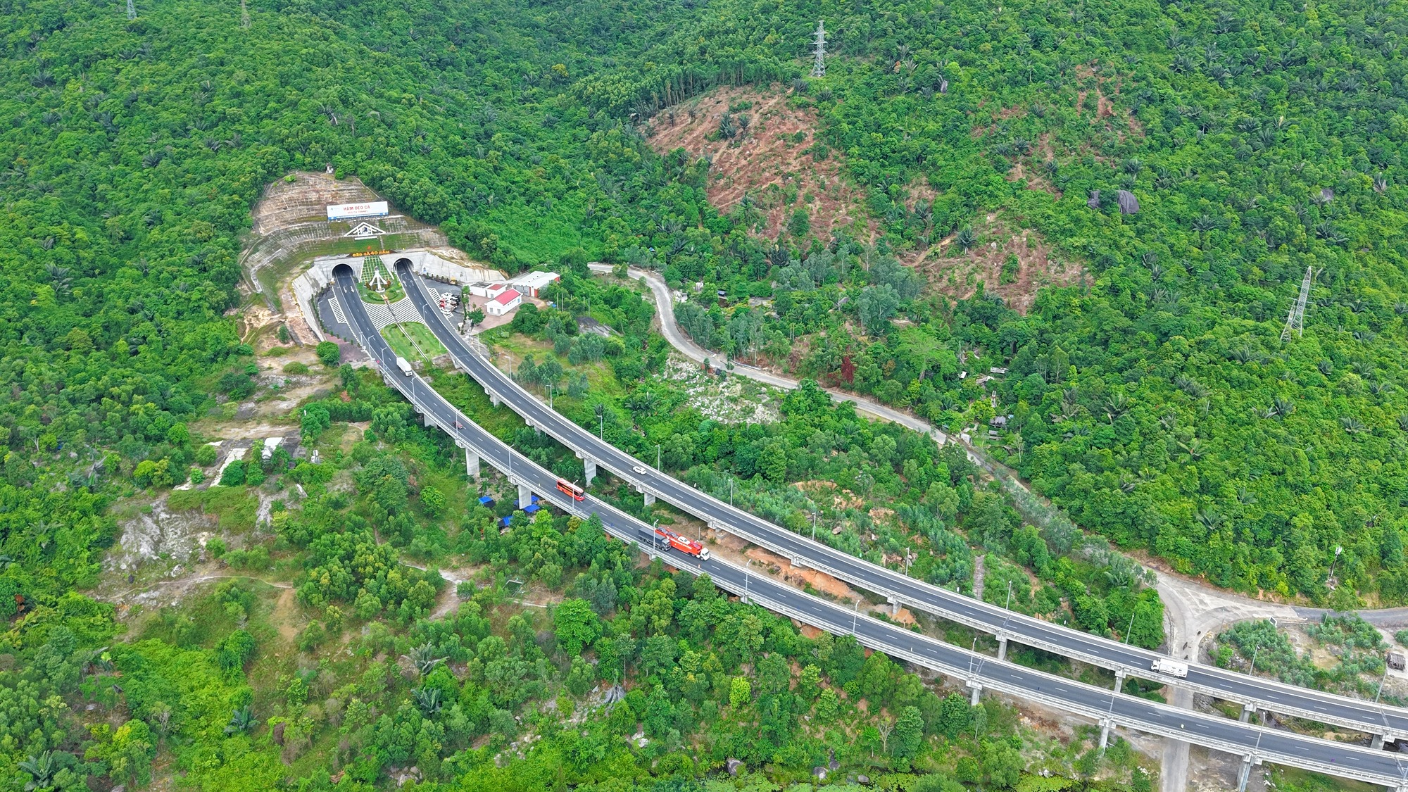 Không sao chép hay phụ thuộc nước ngoài, Việt Nam tạo kỳ tích ngay lần đầu tự xây hầm xuyên núi, giúp rút ngắn thời gian di chuyển qua cung đèo hiểm trở - Ảnh 1