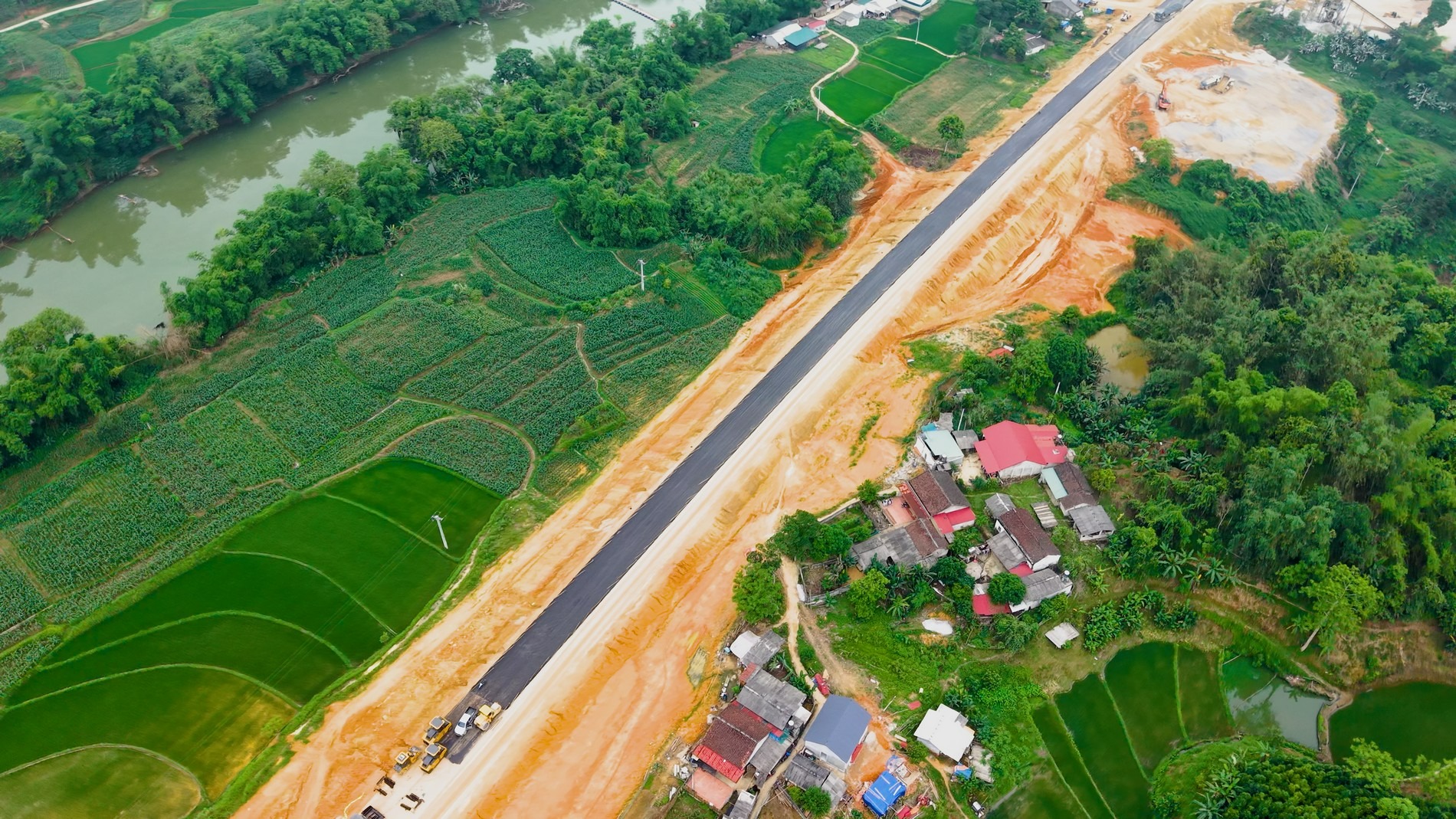 Dự án 26.000 tỷ đồng thách thức bậc nhất cả nước: Phải huy động quân đội hỗ trợ, chỉ còn hơn 1 tuần để hoàn thành đoạn tuyến quan trọng - Ảnh 2