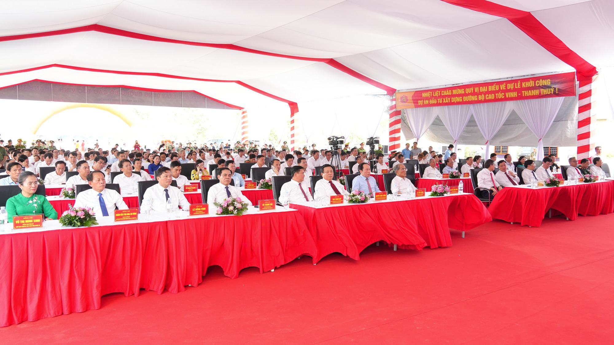 Khởi công cao tốc gần 24.000 tỷ đồng rút ngắn thời gian di chuyển Việt Nam - Lào, đại diện liên danh Đèo Cả kiến nghị gì? - Ảnh 1