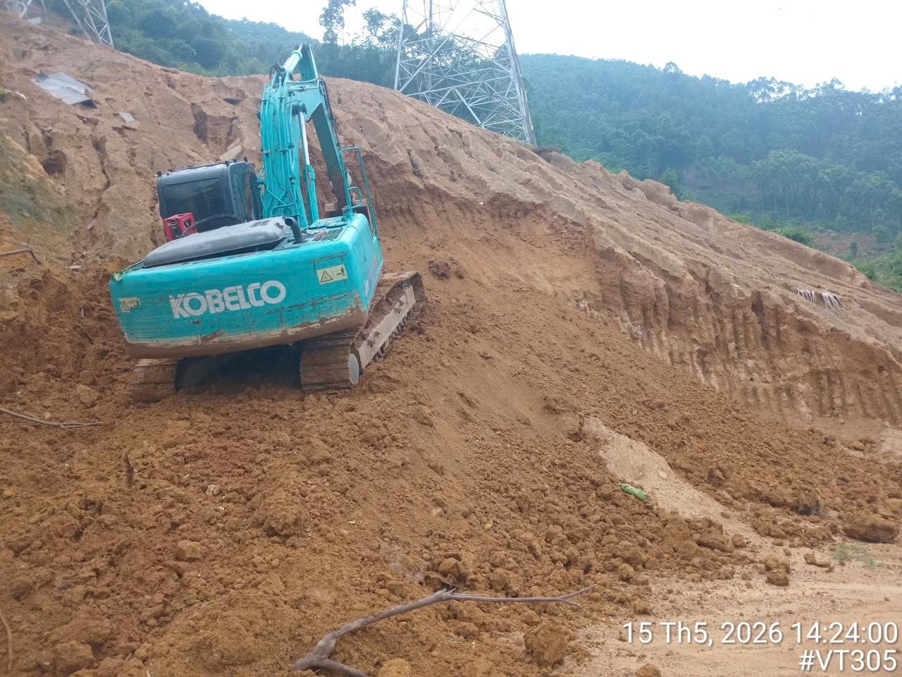 EVN lên tiếng vụ “sạt lở chân cột điện” tại đường dây 500kV Lào Cai - Vĩnh Yên - Ảnh 1