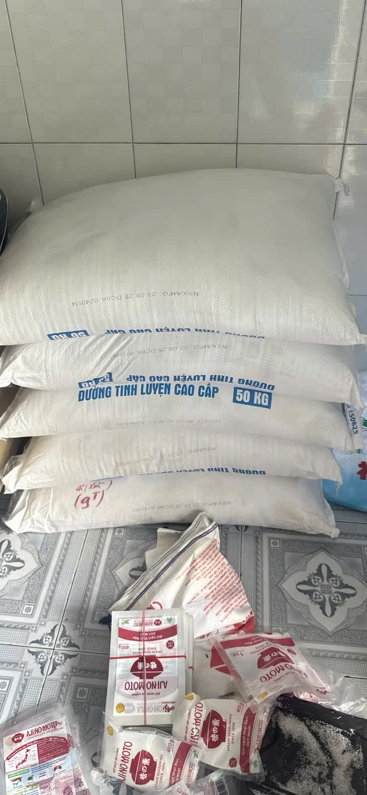 Đột kích một kho hàng, công an phát hiện đường dây sản xuất bột ngọt Ajinomoto giả, hơn 4 tấn đã tuồn ra thị trường - Ảnh 5