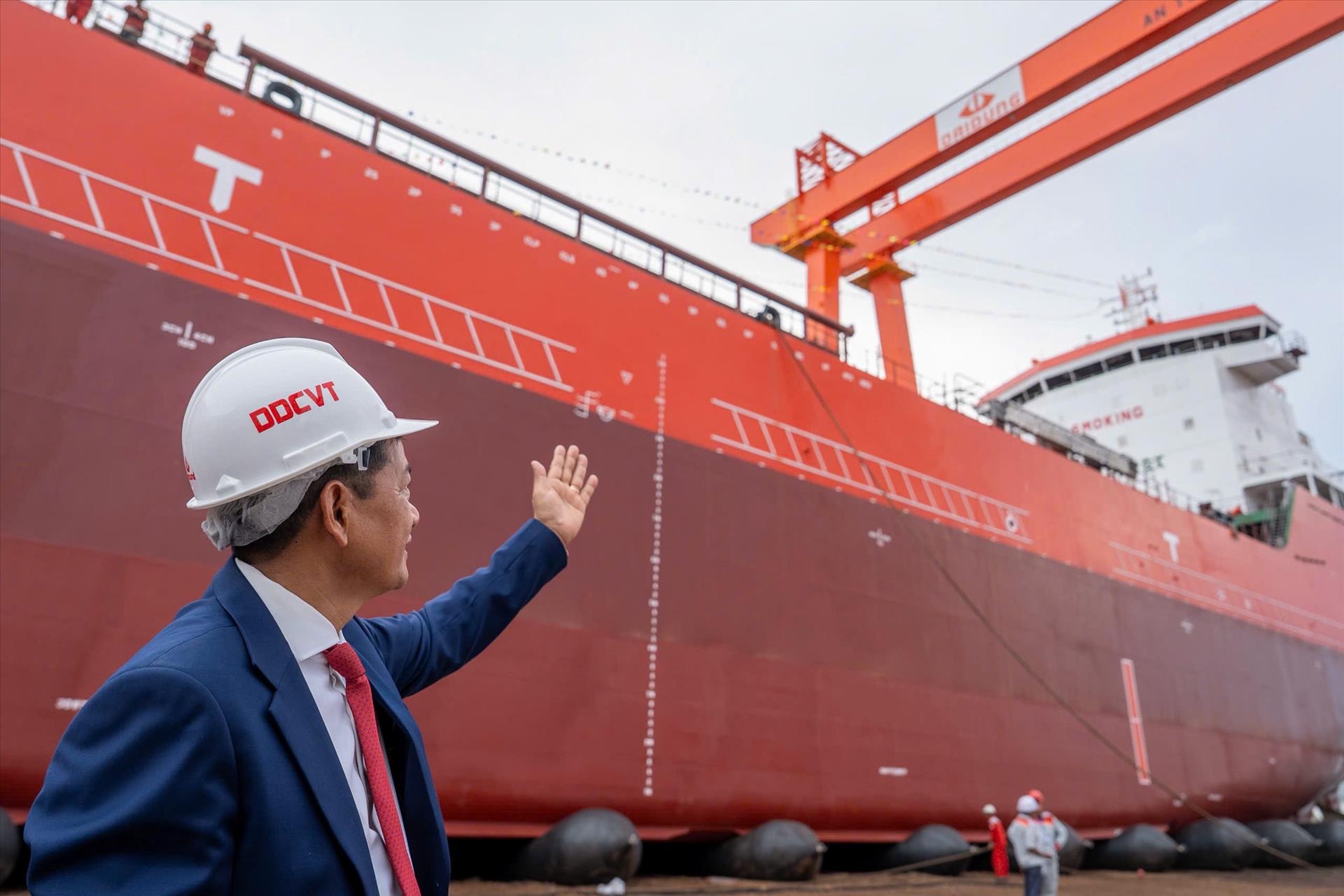 Việt Nam hạ thủy tàu 21.800 DWT: Lộ diện “ông lớn” với 6.000 kỹ sư đứng sau - Ảnh 1