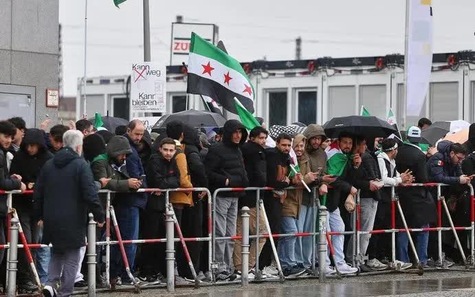 Đức cân nhắc trả tiền cho người di cư Syria tự nguyện hồi hương - Ảnh 1