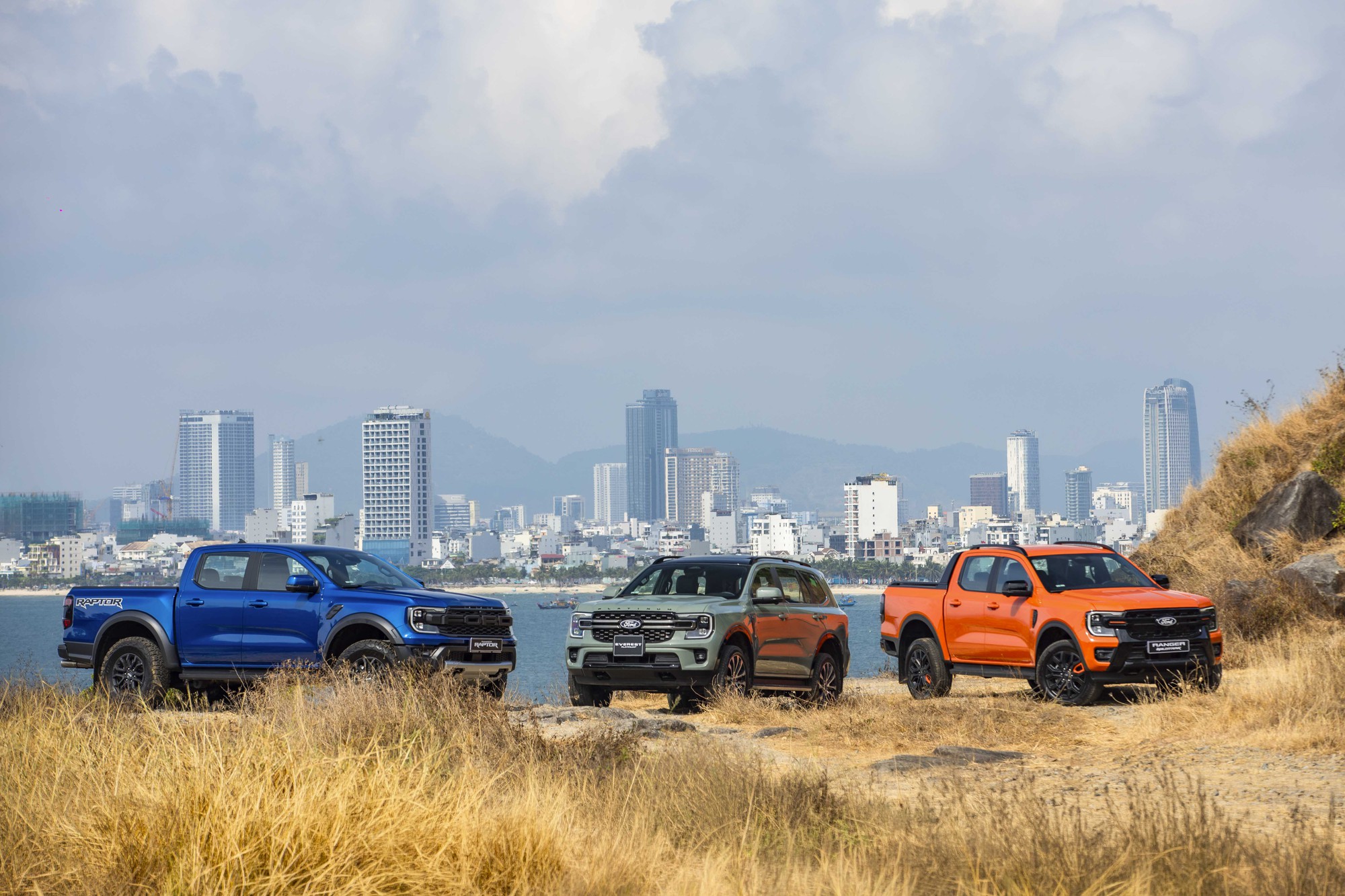 Ford công bố hàng loạt phiên bản mới của Ranger và Everest: Bản Raptor dùng động cơ V6 400 mã lực, giá 1,45 tỷ - Ảnh 1