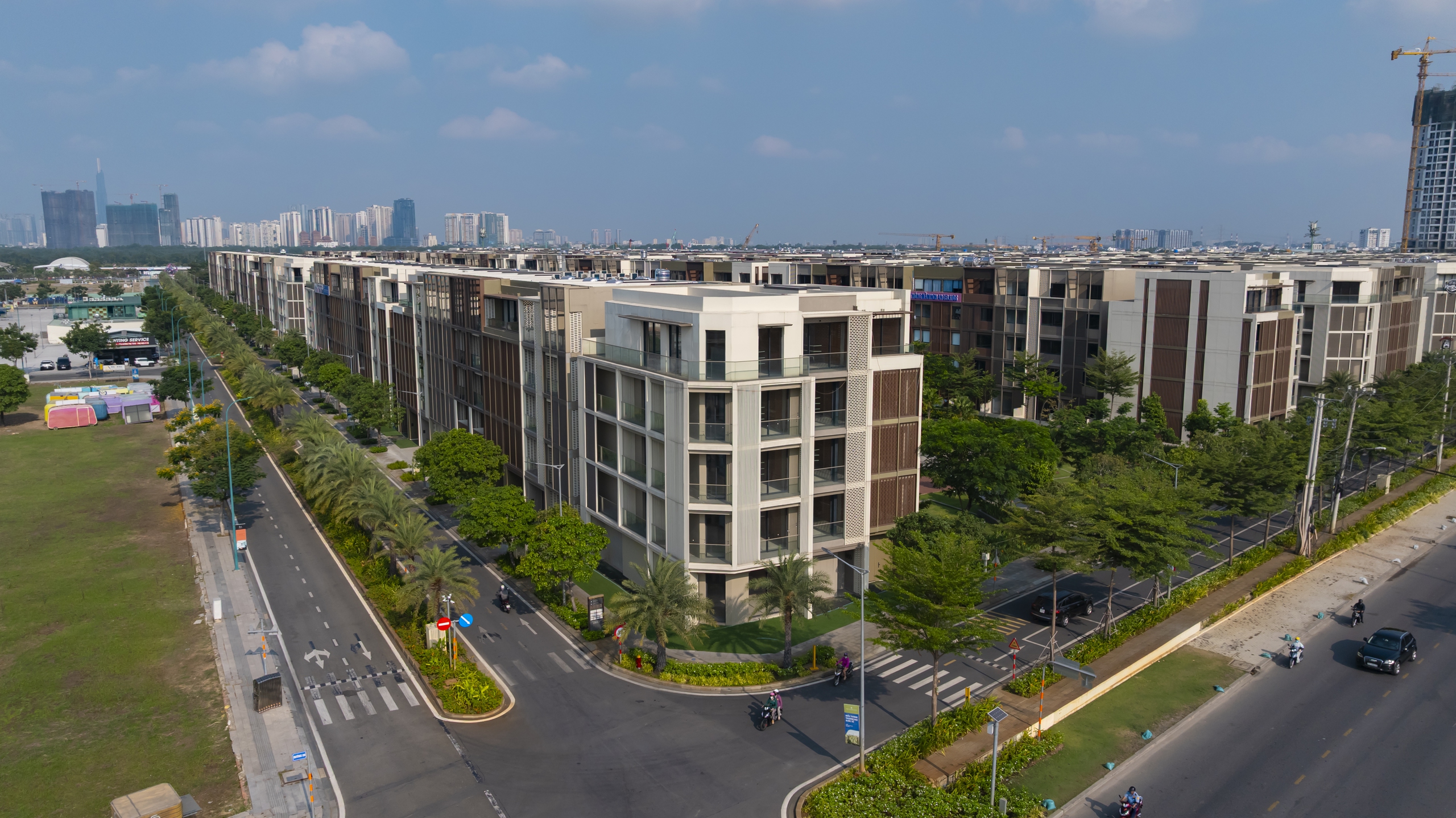 Cận cảnh những khu biệt thự chỉ dành cho giới nhà giàu tại TPHCM, có dự án giá lên đến vài trăm tỷ mỗi căn - Ảnh 3