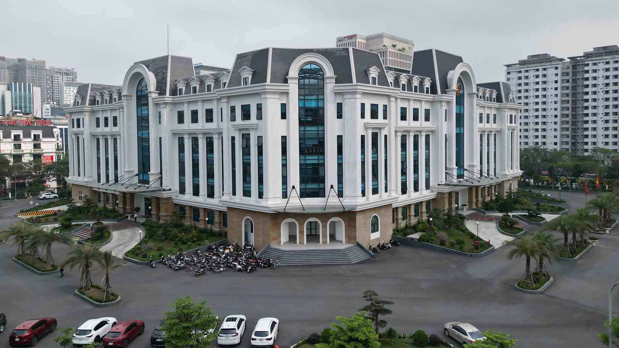 Đánh thức trụ sở dôi dư - Ảnh 1