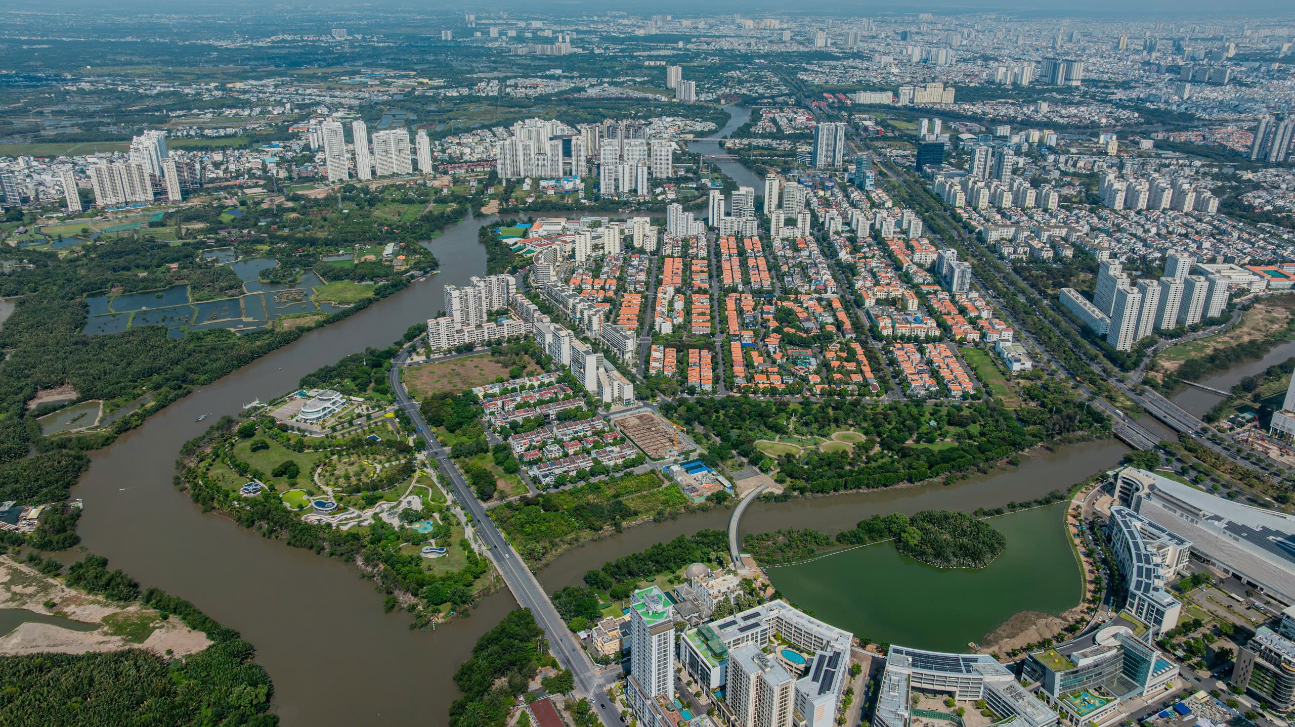Cận cảnh những khu biệt thự chỉ dành cho giới nhà giàu tại TPHCM, có dự án giá lên đến vài trăm tỷ mỗi căn - Ảnh 5