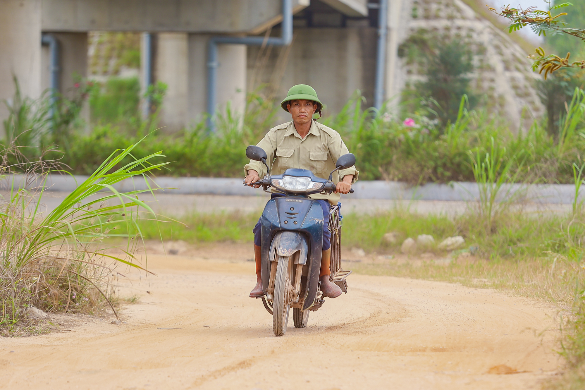 Cận cảnh nút giao rộng gấp 7 lần hồ Hoàn Kiếm, có đường nhánh dài gấp 6 lần nhịp chính cầu Nhật Tân kết nối trực tiếp tới siêu đô thị 18 tỷ USD tại Quảng Ninh - Ảnh 7