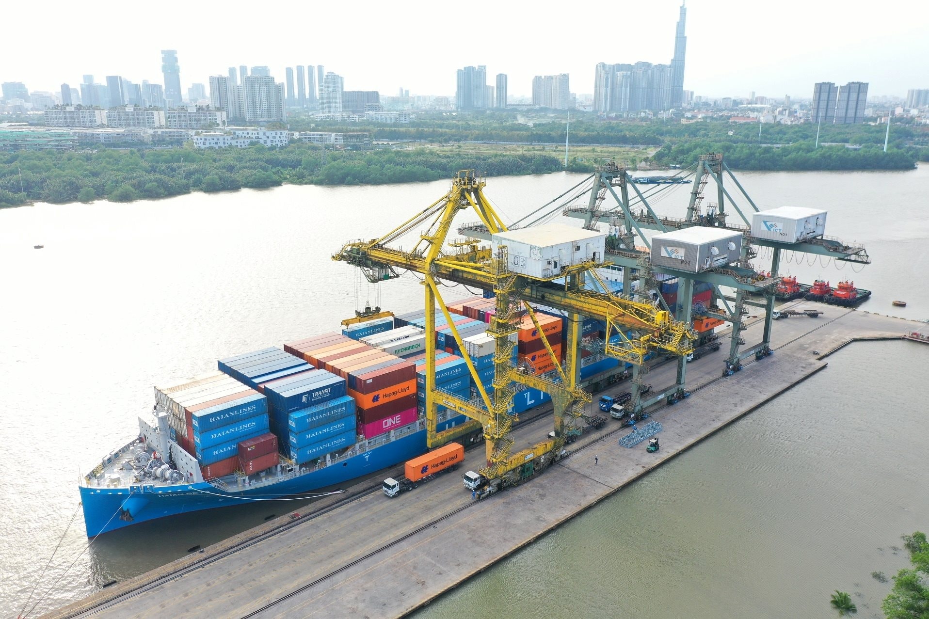 3.000 tỷ đồng và cú bắt tay lịch sử: Việt Nam chính thức sở hữu "quái vật" biển cả lớn nhất đội tàu container quốc gia, cao ngang tòa nhà 15 tầng - Ảnh 2