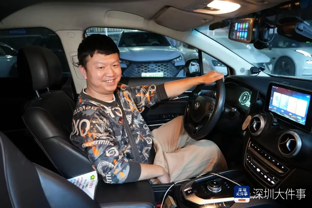 Màn giao tiếp trong im lặng giữa tài xế taxi và vị khách giống mình: Cả hai đều không thể nghe, nói - Ảnh 4
