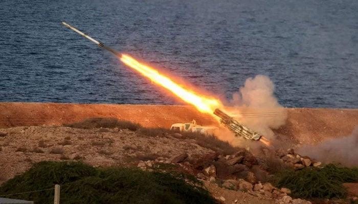 Trong khi Mỹ và Iran bận đổ lỗi cho nhau, chứng khoán châu Á gánh hậu quả từ màn “đấu súng” ở Hormuz - Ảnh 1
