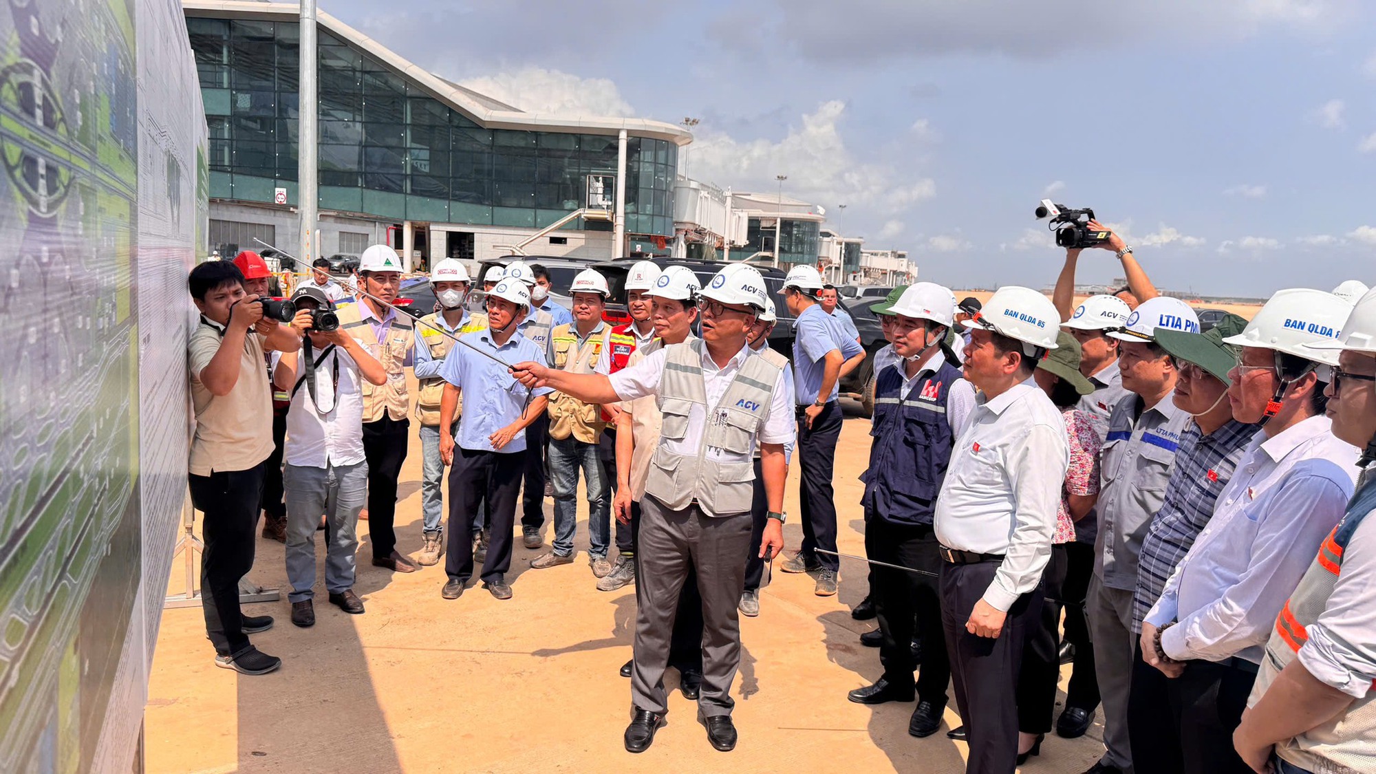 Sân bay Long Thành “khát” nhân lực, có gói thầu chỉ đạt 50% kế hoạch - Ảnh 1