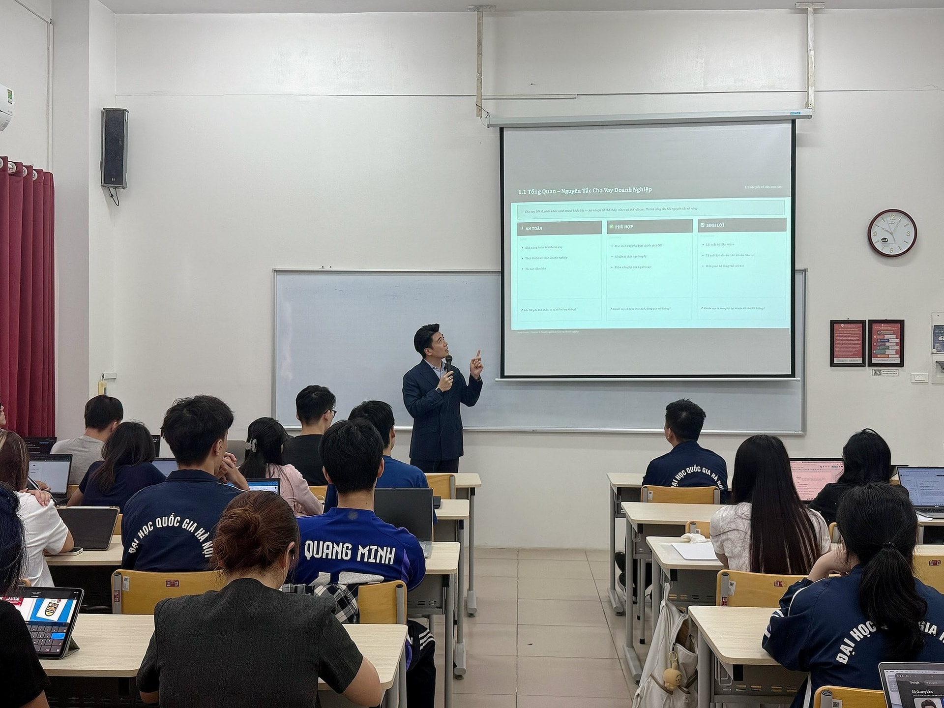 Chủ tịch Đỗ Quang Vinh bất ngờ làm "thầy giáo" - Ảnh 4