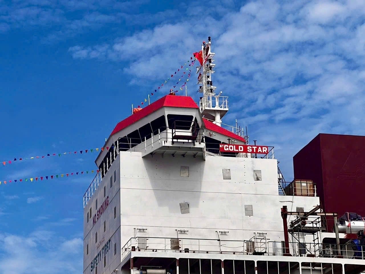 Sau khi làm vòm thép lớn nhất hành tinh, 'đại gia' Việt bất ngờ hạ thủy tàu 21.800 DWT tự đóng lần đầu tiên - Ảnh 3