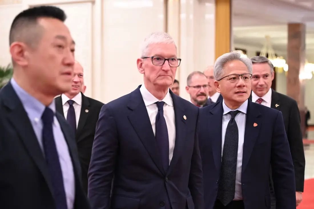Đến Trung Quốc cùng ông Trump, CEO Nvidia Jensen Huang không quên làm một điều y hệt hồi thăm Việt Nam - Ảnh 3